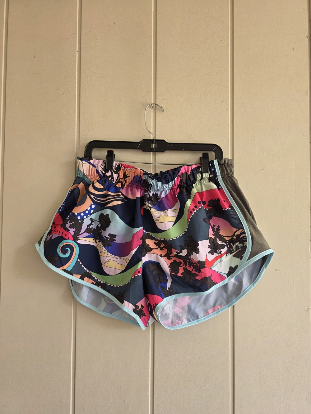 Nike Tempo Luxe Icon Womens Running Shorts XL Colorful Art To Wear
